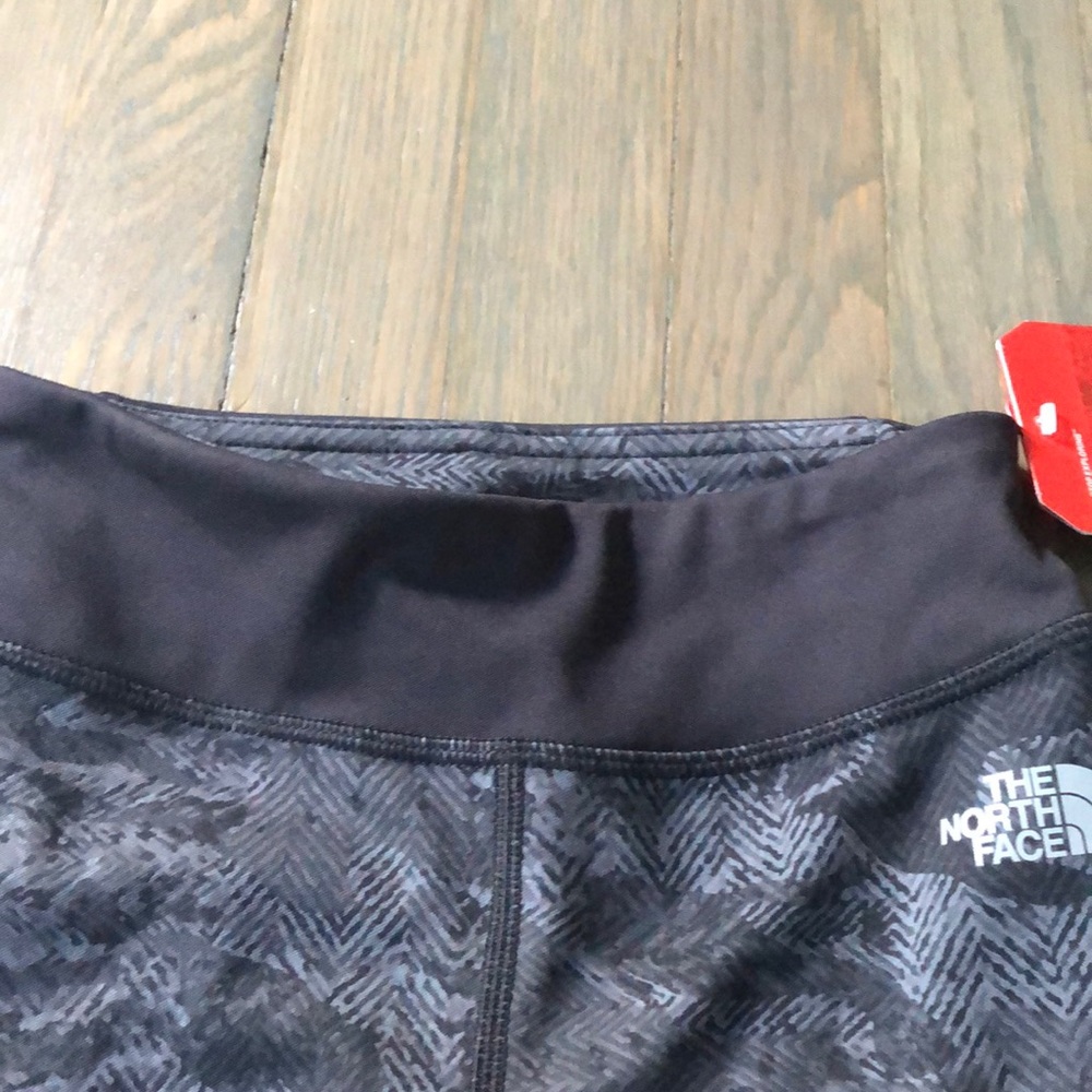 The North Face NWT capri leggings🧘‍♀️🧗‍♀️❤️🔥🍂 - Picture 5 of 12